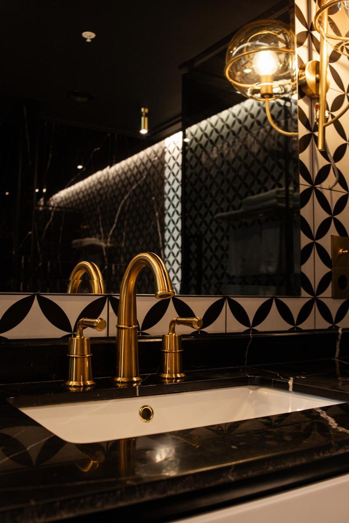Отель Mandarin Club House Батуми Экстерьер фото