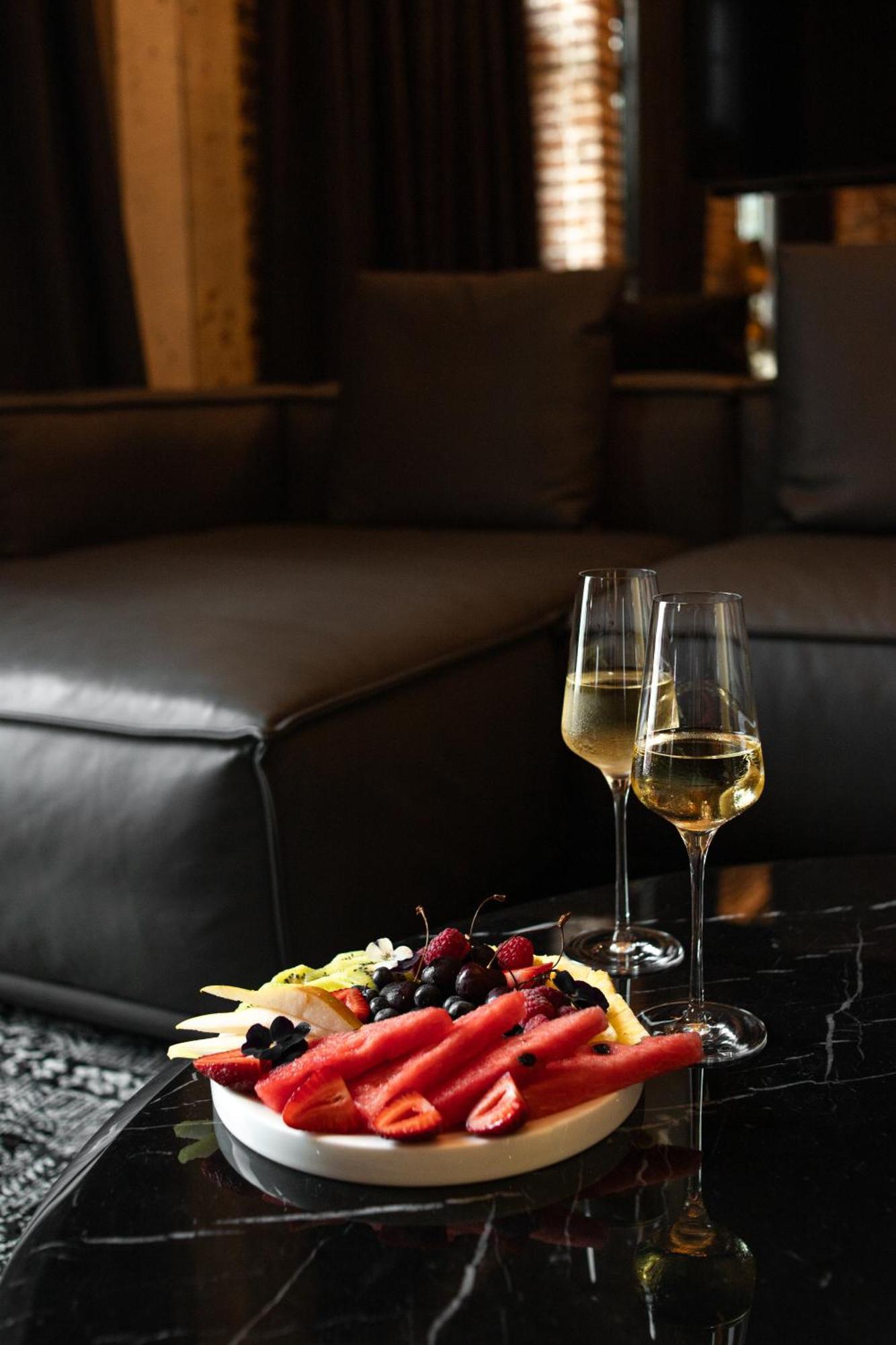 Отель Mandarin Club House Батуми Экстерьер фото